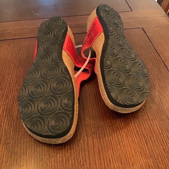 Euro Wellness Balance sandals NWOT. Red sequins . Size 8.5/9. See photos - Picture 4 of 5